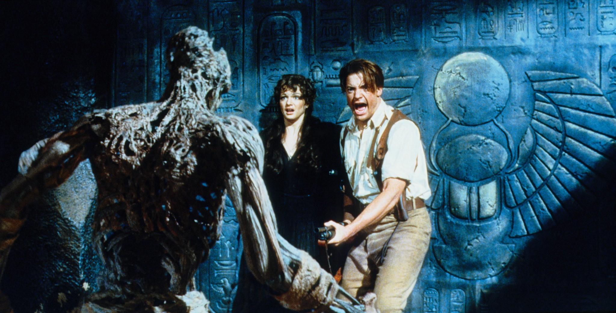 still-of-brendan-fraser-and-rachel-weisz-in-the-mummy-(1999)-large-picture